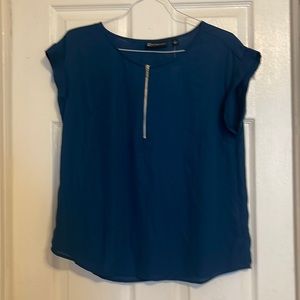 Women’s shirt/blouse Size large color blue *new